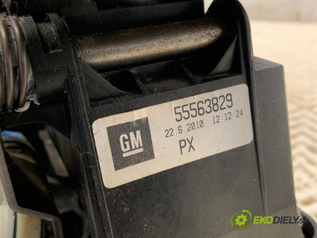 OPEL ASTRA J liftback 2010 81 kW 1.7 CDTI (68) 1686 Kulisa 55563829 (Rýchlostná páka (kulisa))