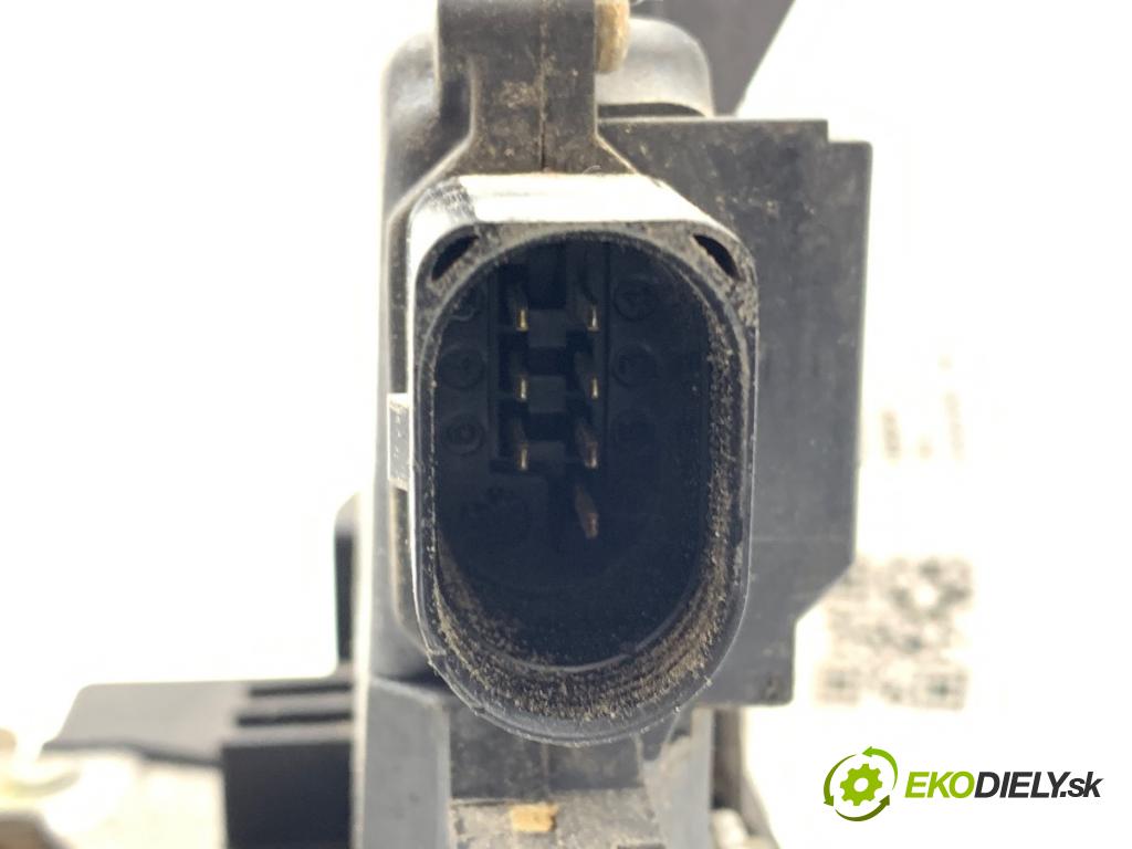 AUDI A4 B6 Kombi 2002 96 kW 1.9 TDI 1896 zámok Dvere pravy zad 8E0839016C