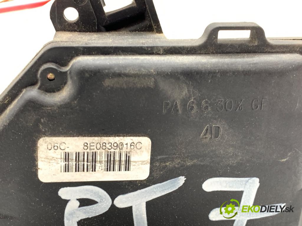AUDI A4 B6 Kombi 2002 96 kW 1.9 TDI 1896 zámok Dvere pravy zad 8E0839016C