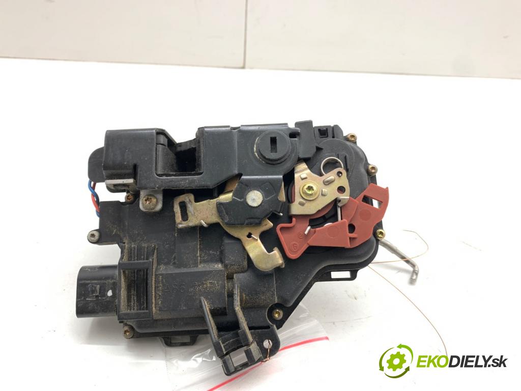 AUDI A4 B6 Kombi 2002 96 kW 1.9 TDI 1896 zámok Dvere ľavy zad 8E0839015C