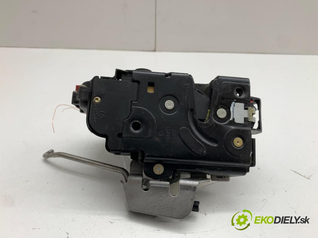AUDI A4 B6 Kombi 2002 96 kW 1.9 TDI 1896 zámok Dvere ľavy zad 8E0839015C