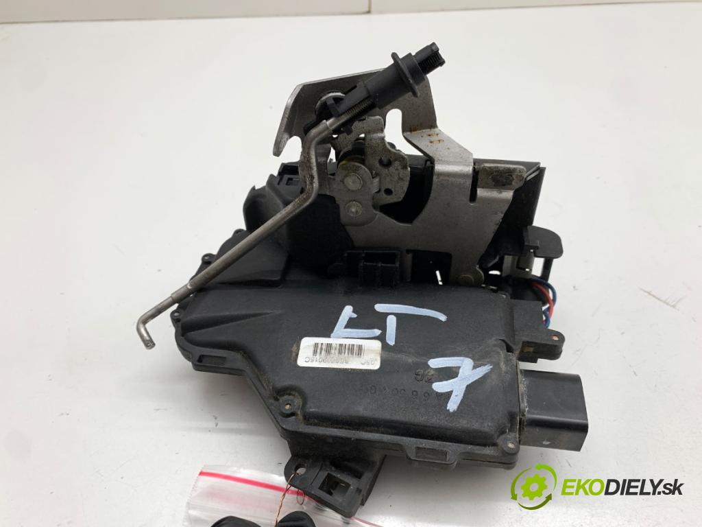 AUDI A4 B6 Kombi 2002 96 kW 1.9 TDI 1896 zámok Dvere ľavy zad 8E0839015C