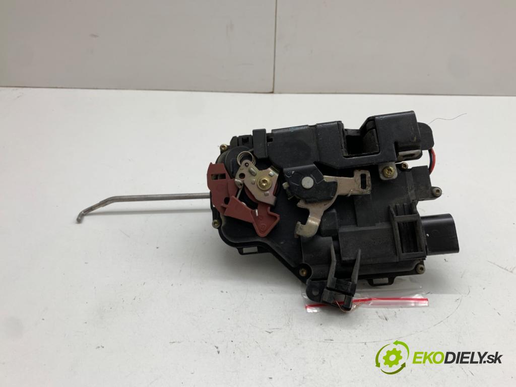 AUDI A4 B6 Kombi 2002 96 kW 1.9 TDI 1896 zámok dveře pravý přední část 8E1837016C
