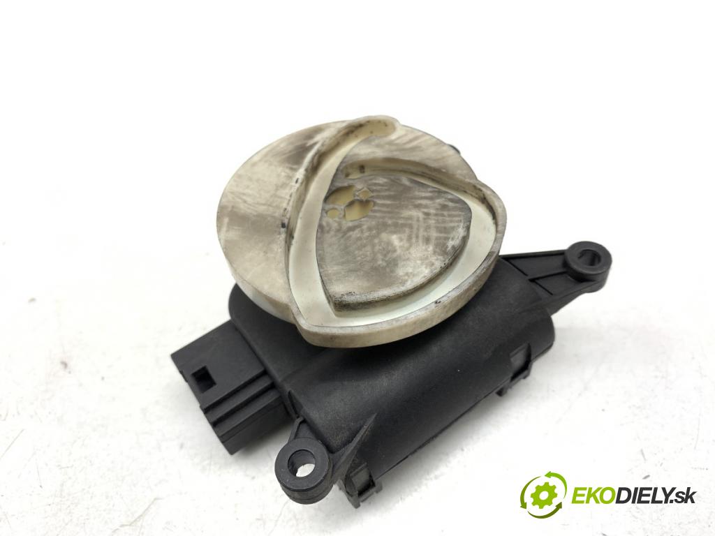 AUDI A4 B6 Kombi 2002 96 kW 1.9 TDI 1896 Motor kúrenia 8E1820511C