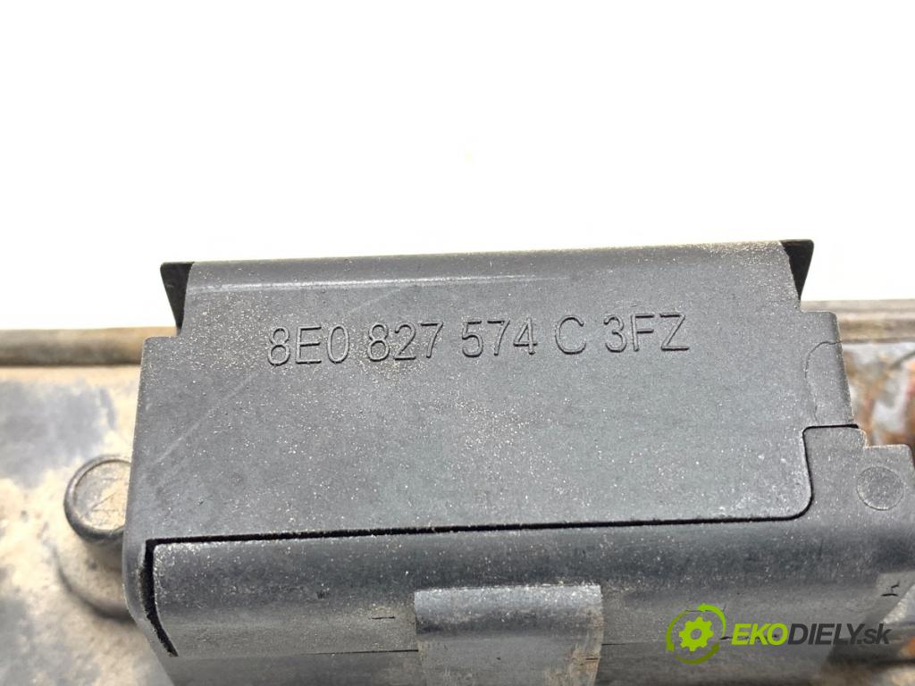 AUDI A4 B6 Kombi 2002 96 kW 1.9 TDI 1896 klika dveří zadní část 8E0827574C