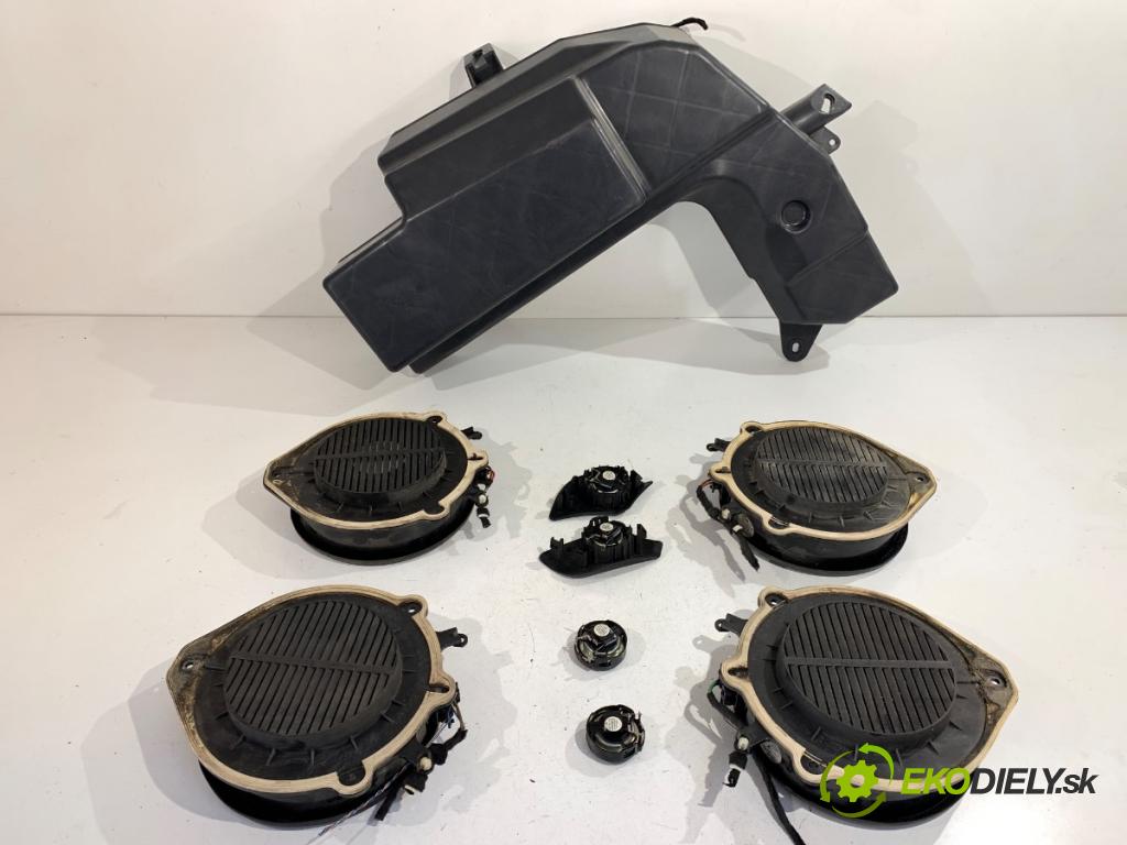 AUDI A4 B6 Kombi 2002 96 kW 1.9 TDI 1896 reproduktory 8E0035411