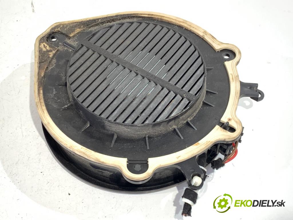 AUDI A4 B6 Kombi 2002 96 kW 1.9 TDI 1896 reproduktory 8E0035411