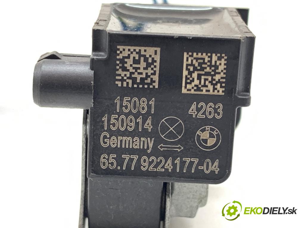 BMW F11 Kombi 2015 230 kW 535 d xDrive 2993 snímač nárazu 9224177 (Snímač nárazu)