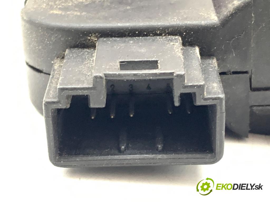 AUDI A4 B6 Kombi 2002 96 kW 1.9 TDI 1896 Motor kúrenia 8E1820511A