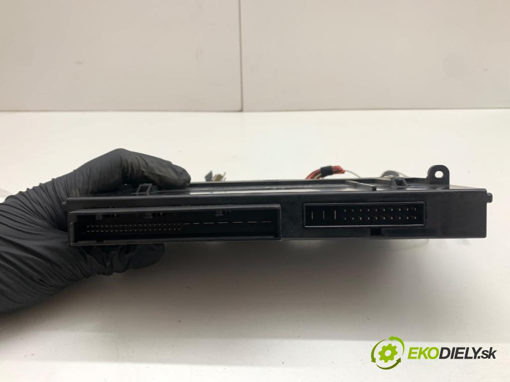 BMW F11 Kombi 2015 230 kW 535 d xDrive 2993 modul komfortu 938421601 (Komfortní modul)