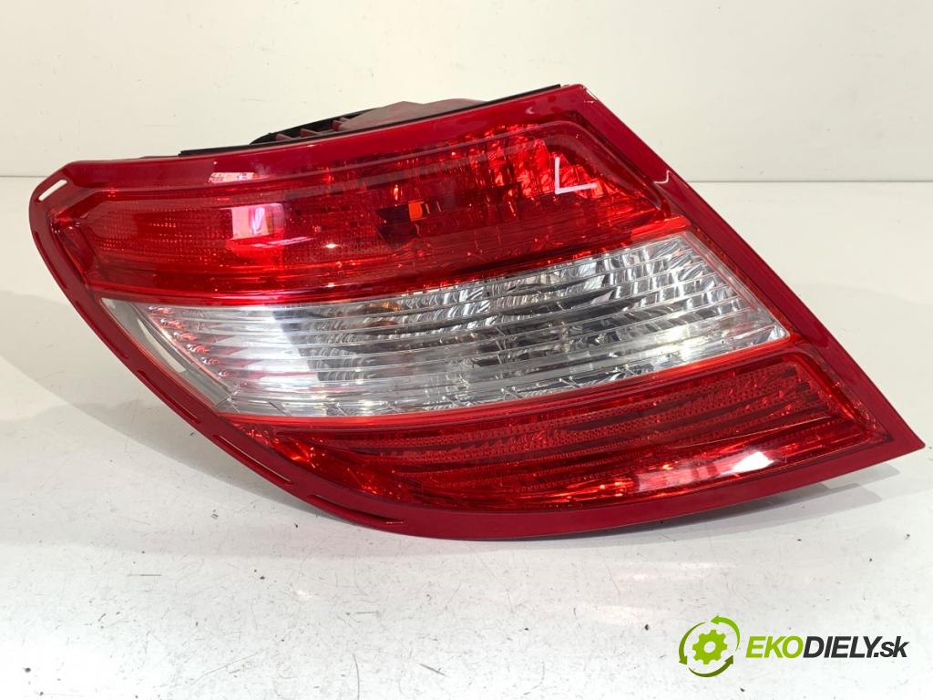 MERCEDES-BENZ W204 sedan 2007 170 kW C 280 (204.054) 2996 světlo levý zadní část 2048200164L
