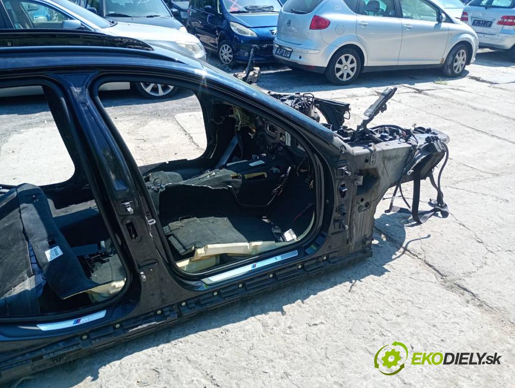 BMW F11 Kombi 2015 230 kW 535 d xDrive 2993 karoséria ČTVRŤÁK: Blatník prah strecha PODŁUŻNICA