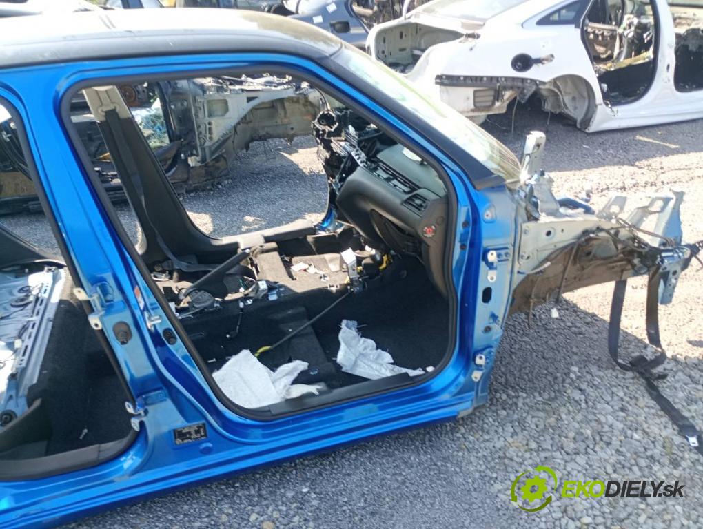 SUZUKI SWIFT V liftback 2023 61 kW 1.2 1197 karoséria ČTVRŤÁK: Blatník prah strecha PODŁUŻNICA