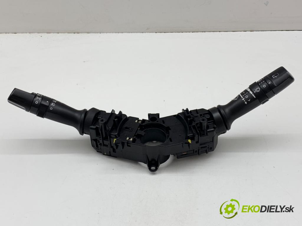 HYUNDAI i30 liftback 2013 81 kW 1.6 CRDi 1582 Prepínač kombinovaný 3753MA-2210 (Prepínacie páčky pod volantom)