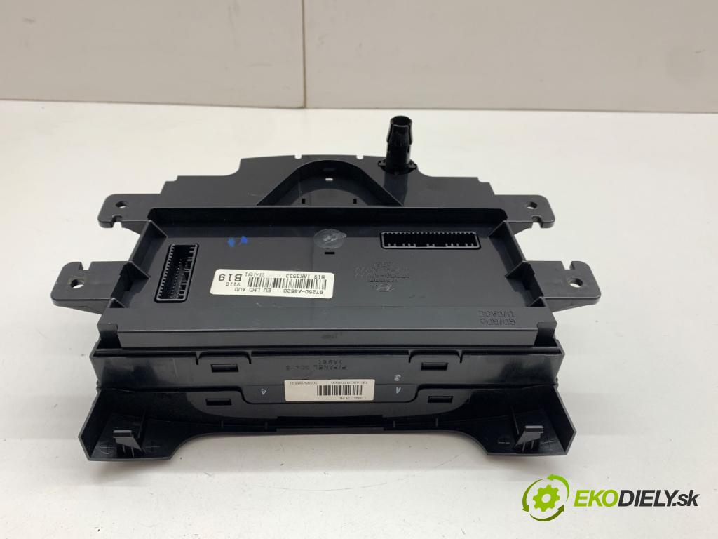 HYUNDAI i30 liftback 2013 81 kW 1.6 CRDi 1582 Panel ovládaní topení 97250-A6520 (Páčky pod volantem)