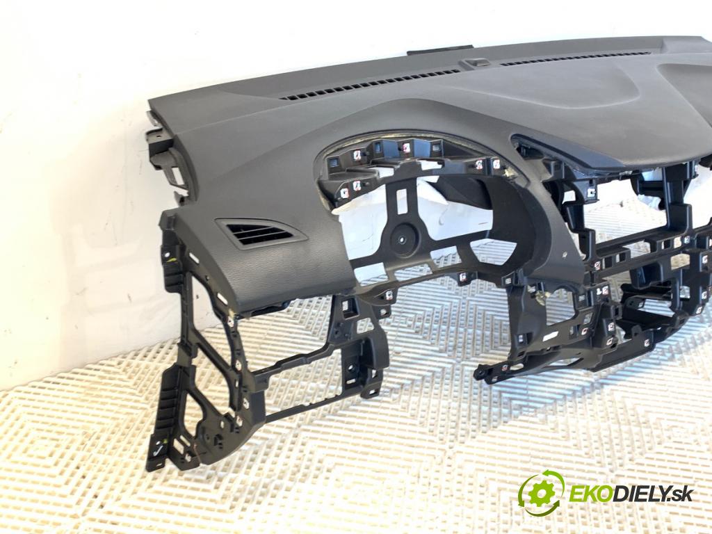 HYUNDAI i30 liftback 2013 81 kW 1.6 CRDi 1582 palubní doska  (Palubní deska)
