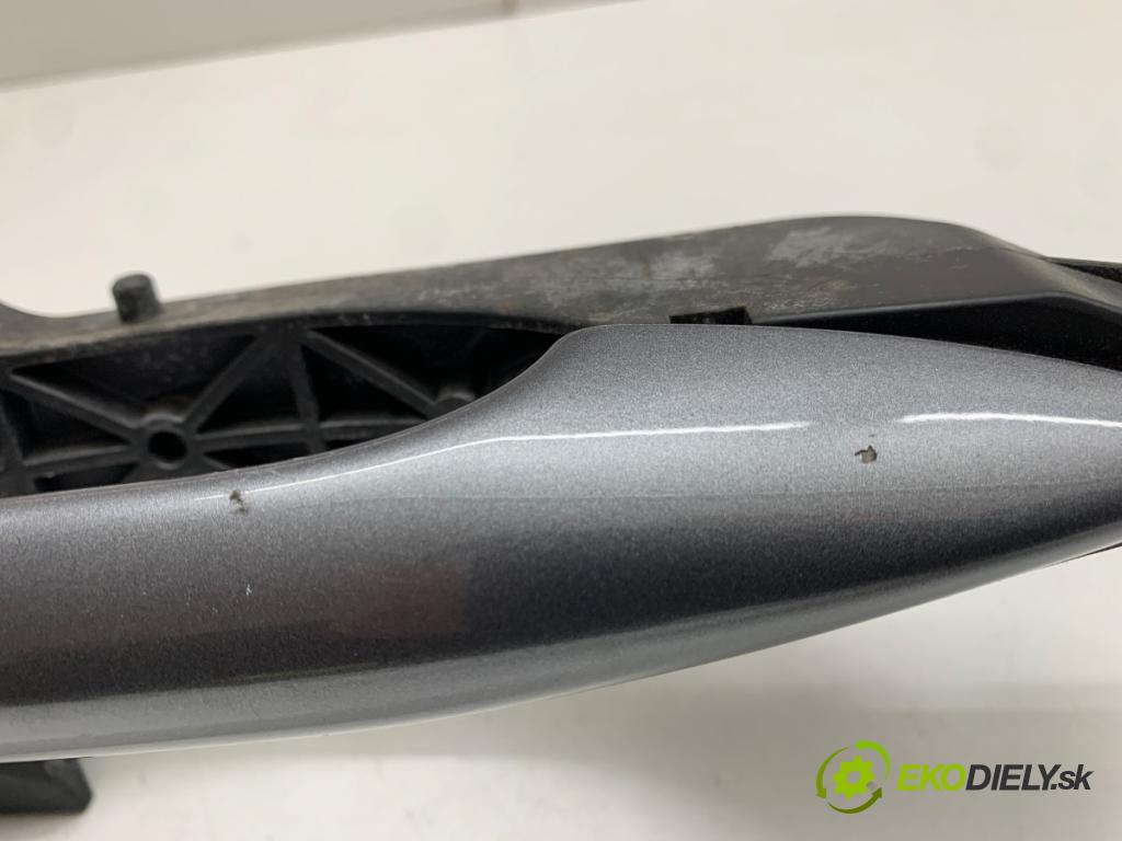 HYUNDAI i30 liftback 2013 81 kW 1.6 CRDi 1582 klika vnejší pravý přední část