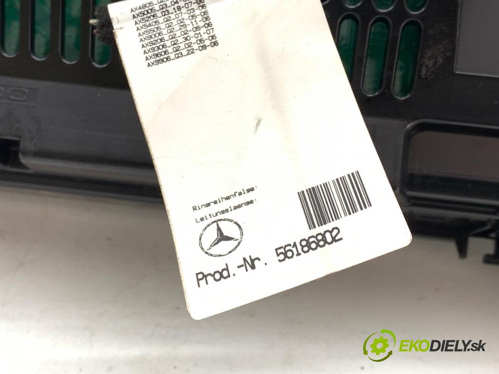 MERCEDES-BENZ W204 sedan 2007 170 kW C 280 (204.054) 2996 Prístrojovka A2045402648 (Prístrojová doska)