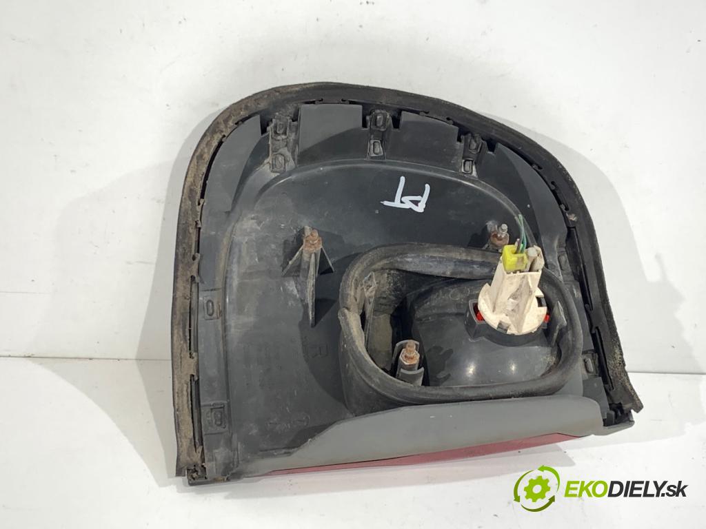 NISSAN TERRANO II samochód terenowy zamknięty 2000 92 kW 2.7 TDi 4WD 2664 Svetlo pravy zad
