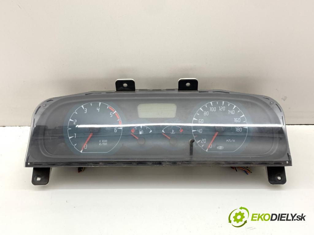 NISSAN TERRANO II samochód terenowy zamknięty 2000 92 kW 2.7 TDi 4WD 2664 prístrojovka 24810-0X000 (Přístrojová deska)