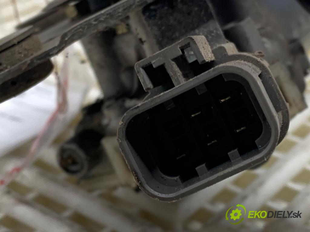 NISSAN TERRANO II samochód terenowy zamknięty 2000 92 kW 2.7 TDi 4WD 2664 Mechanizmus stieračov predný 288100F000 (Motorček stieračov predný)