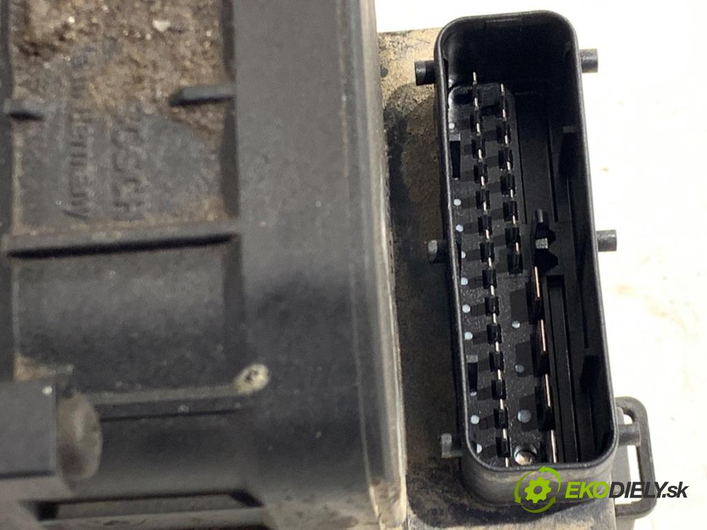 NISSAN TERRANO II samochód terenowy zamknięty 2000 92 kW 2.7 TDi 4WD 2664 Pumpa ABS 476600X800 (Pumpa ABS)