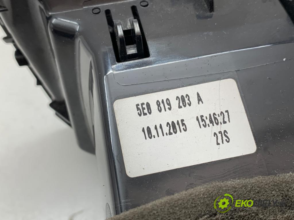 SKODA OCTAVIA III Kombi 2015 110 kW 2.0 TDI 1968 mří topení zadní část 5E0819203A