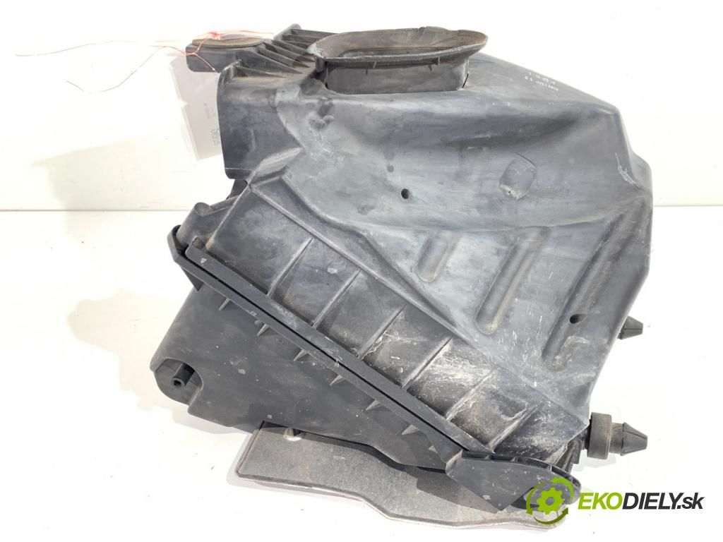 AUDI A4 B6 Kombi 2002 96 kW 1.9 TDI 1896 Obal filtra vzduchu 038133837Q (Obal vzduchového filtra)