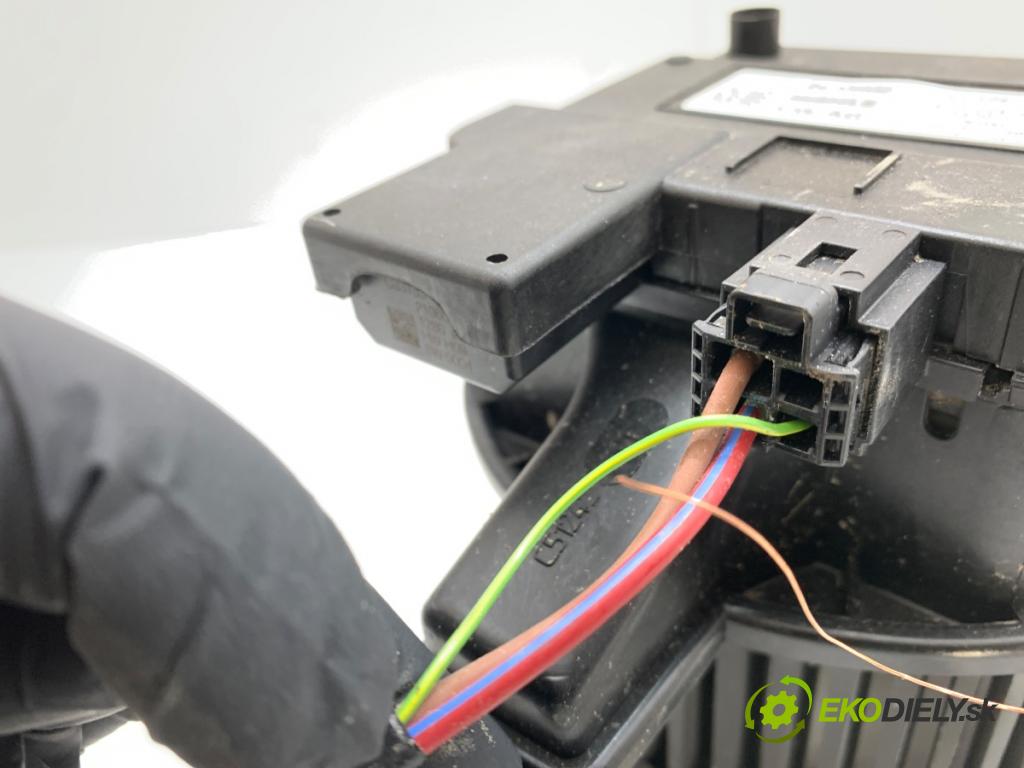 AUDI Q5 FY SUV 2021 195 kW 55 TFSI e quattro 1984 ventilátor kúrenia 4M1820021C