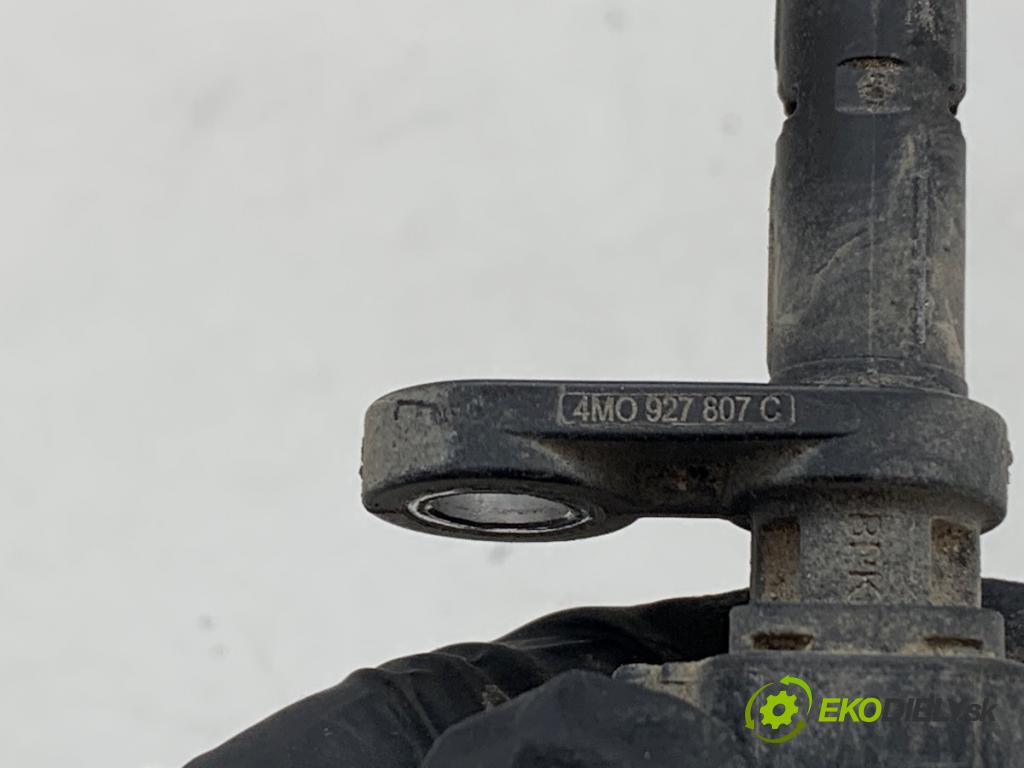 AUDI Q5 FY SUV 2021 195 kW 55 TFSI e quattro 1984 Snímač ABS pravy zad 4M0927807C
