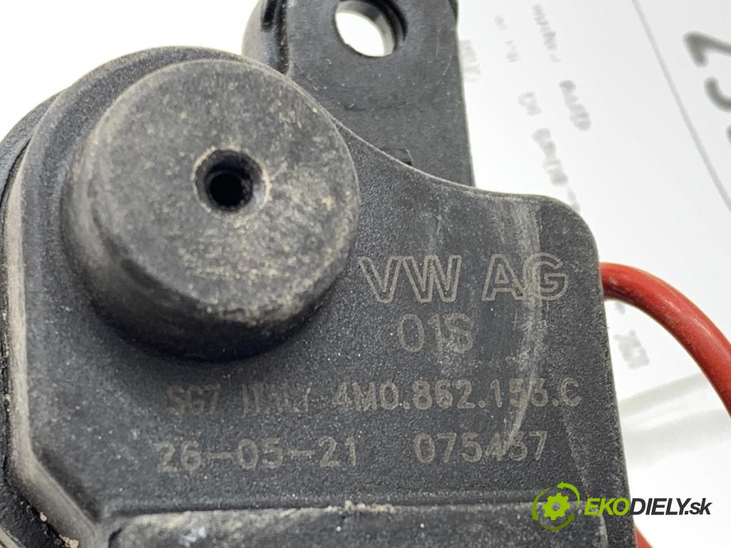 AUDI Q5 FY SUV 2021 195 kW 55 TFSI e quattro 1984 Teleskop dvierok nádrže paliva NABÍJANIE: 4M0862153C