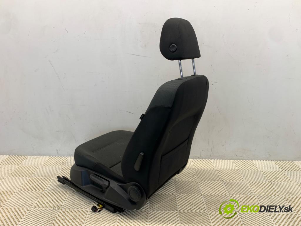 VW GOLF VII liftback 2013 110 kW 2.0 TDI 1968 Sedadlo ľavy predný