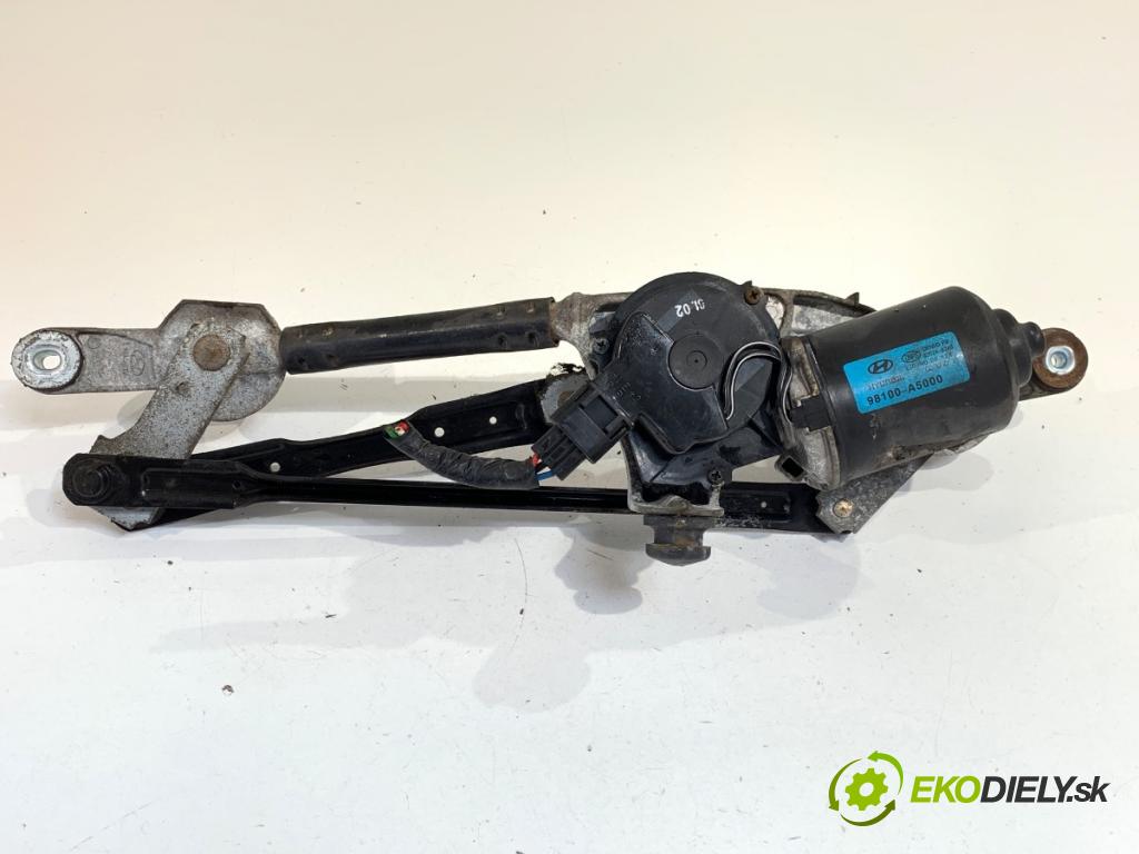 HYUNDAI i30 liftback 2013 81 kW 1.6 CRDi 1582 Mechanizmus stieračov predný 98100-A5000 (Motorček stieračov predný)