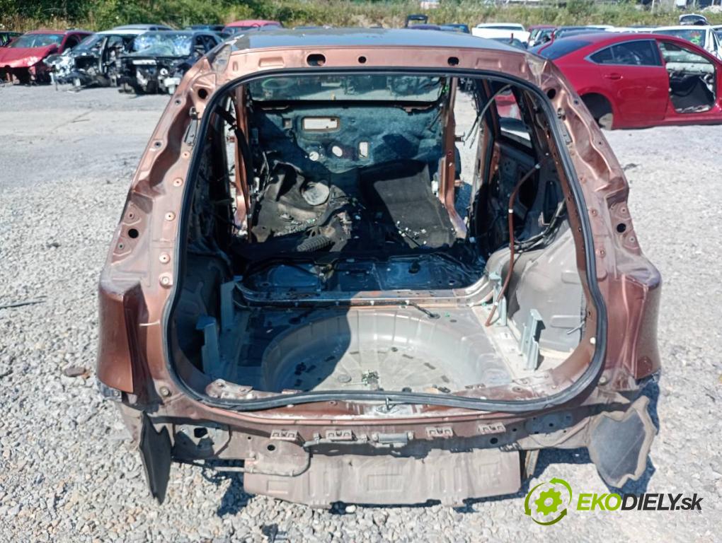 NISSAN X-TRAIL T32 SUV 2015 120 kW 1.6 DIG-T (T32) 1618 karoséria ČTVRŤÁK: Blatník prah strecha PODŁUŻNICA