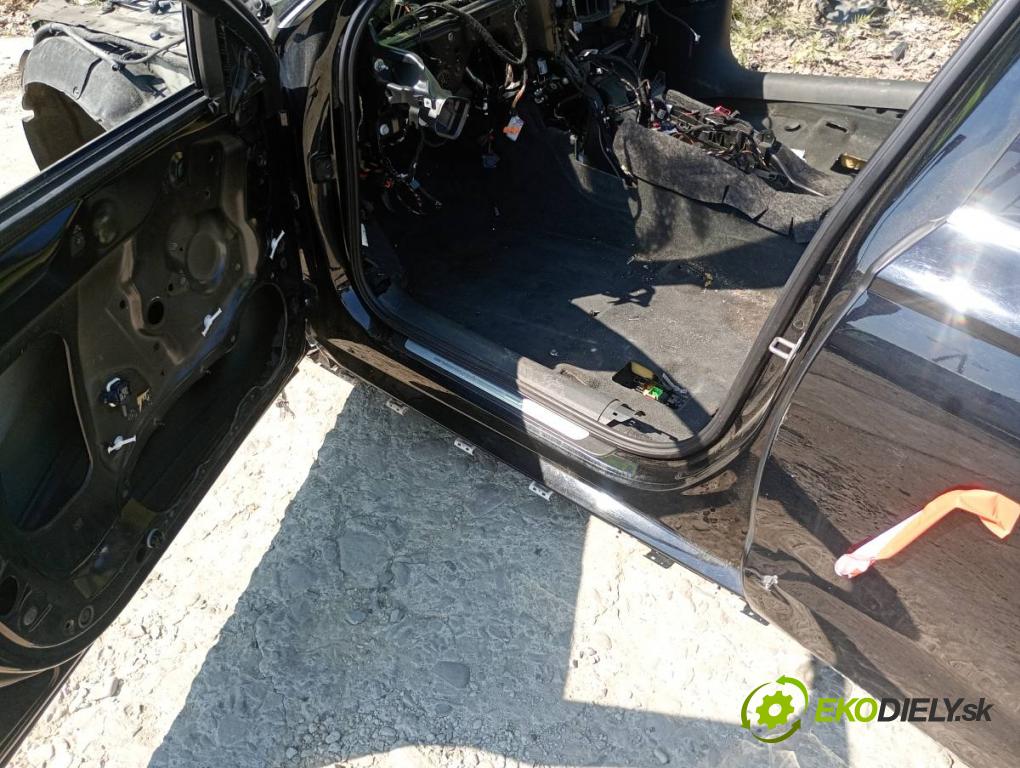 AUDI A6 C7 Kombi 2013 130 kW 2.0 TDI 1968 karoséria ČTVRŤÁK: Blatník prah strecha PODŁUŻNICA
