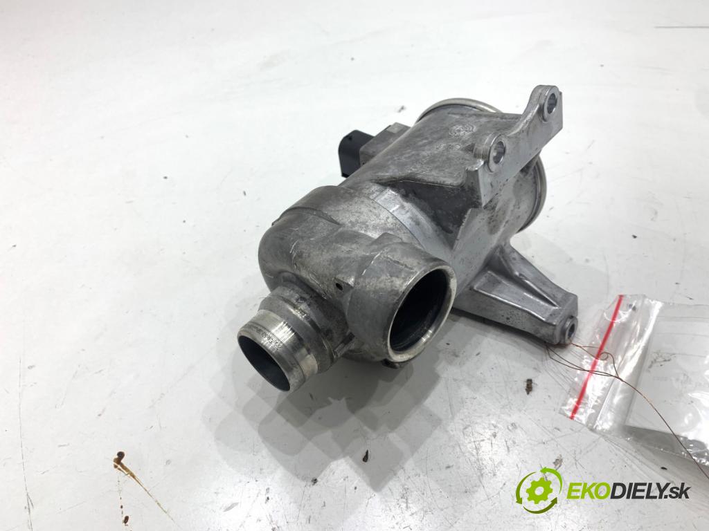 VOLVO S60 III sedan 2020 140 kW T4 1969 pumpa vody 70270228 (Vodní pumpa)