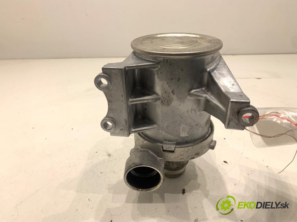 VOLVO S60 III sedan 2020 140 kW T4 1969 pumpa vody 70270228 (Vodní pumpa)