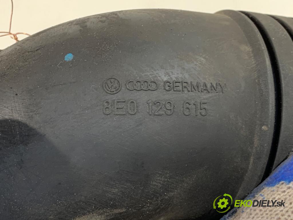AUDI A4 B6 Kombi 2002 96 kW 1.9 TDI 1896 Rúra vzduchu 8E0129615