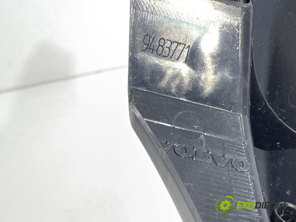 VOLVO XC90 I SUV 2003 154 kW 2.5 T AWD 2497 světlo levý zadní část horní 9483771