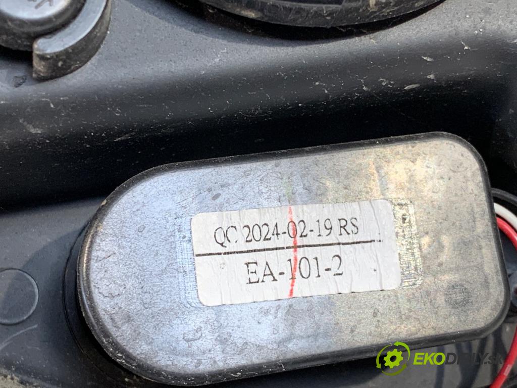 MERCEDES-BENZ W204 sedan 2007 170 kW C 280 (204.054) 2996 světlomet pravý přední část