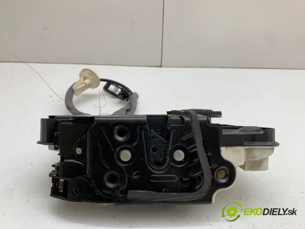 VW GOLF VII liftback 2013 110 kW 2.0 TDI 1968 zámok Dvere pravy predný 5K2837016D