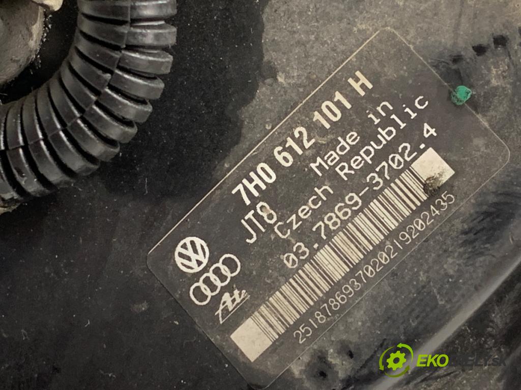 VW TRANSPORTER T5 Autobus 2009 96 kW 2.5 TDI 2461 posilovač bŕzd 7H0612101H