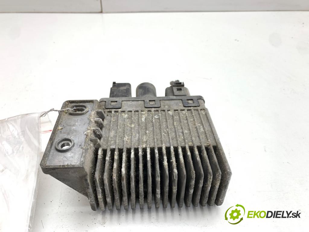VW TRANSPORTER T5 Autobus 2009 96 kW 2.5 TDI 2461 relé ventilátoru 7H0919506D