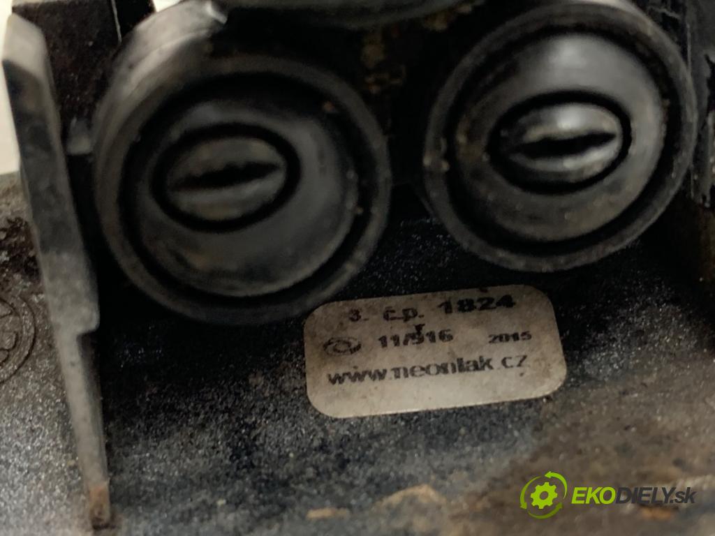 SKODA OCTAVIA III Kombi 2015 110 kW 2.0 TDI 1968 ostřikovače světla pravý přední část 5E0955966