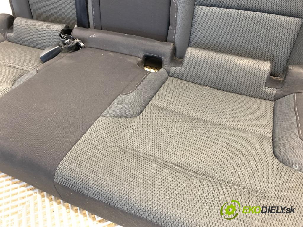 VW GOLF VII liftback 2013 110 kW 2.0 TDI 1968 Sedadlo druhý rad