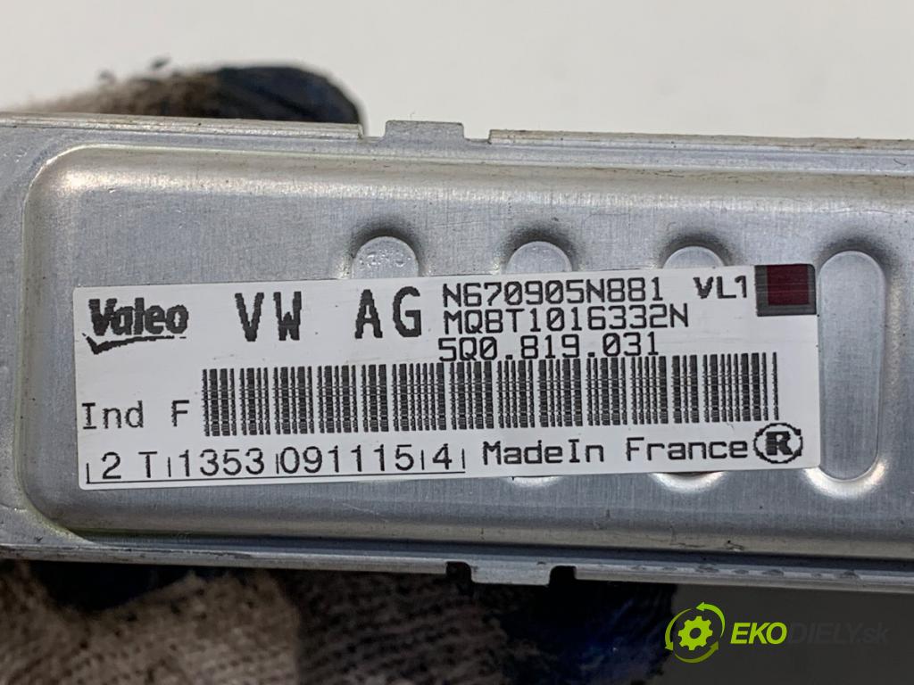 SKODA OCTAVIA III Kombi 2015 110 kW 2.0 TDI 1968 topné těleso radiátor topení 5Q0819031 (Radiátor topení)