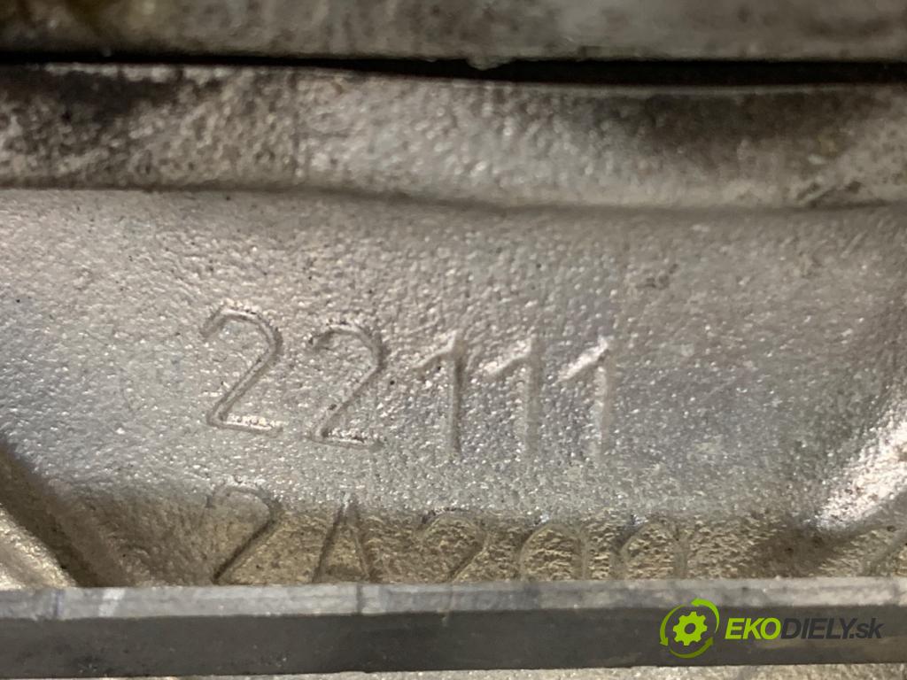 HYUNDAI i30 liftback 2013 81 kW 1.6 CRDi 1582 hlava válců D4FB (Hlava válců)