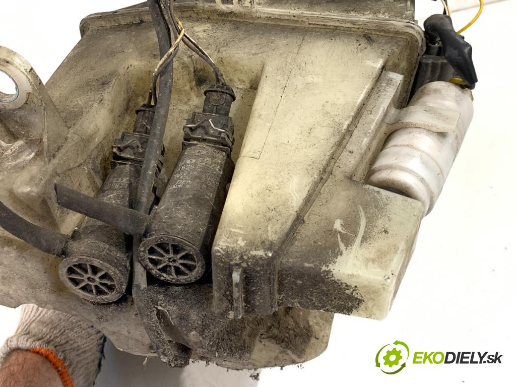 VOLVO XC90 I SUV 2003 154 kW 2.5 T AWD 2497 Nádržka ostrekovačov 8648191