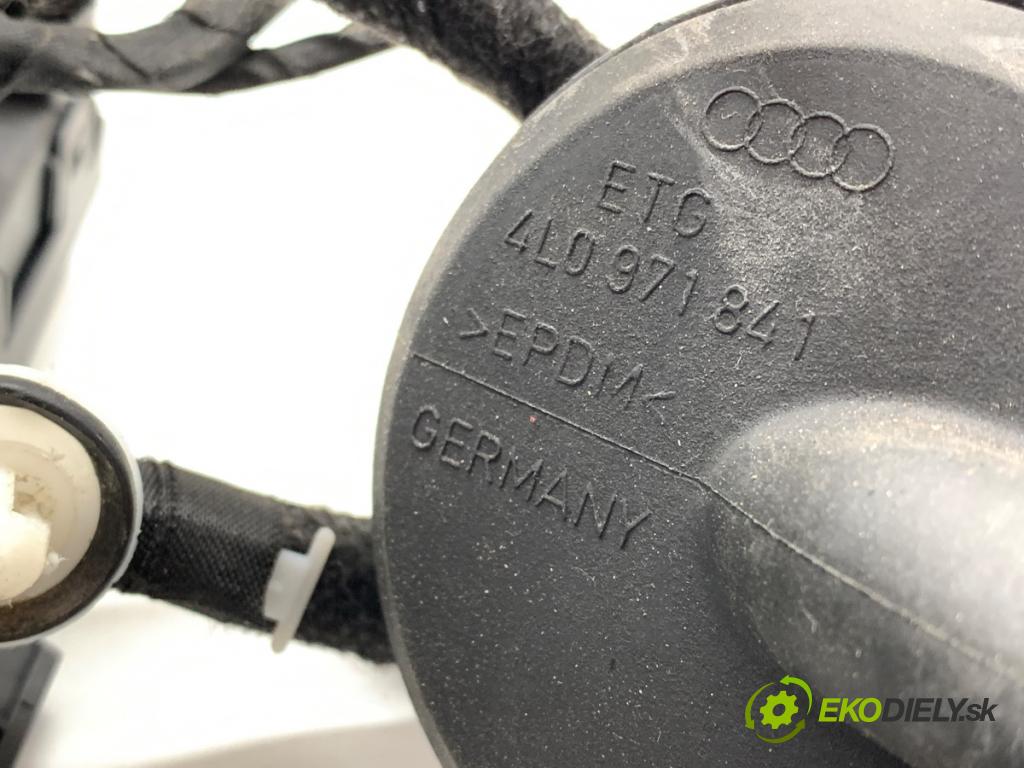 AUDI A4 B9 Kombi 2017 140 kW 2.0 TDI quattro 1968 káblovačka dveře zadní část pravý + modul 8W0959395E