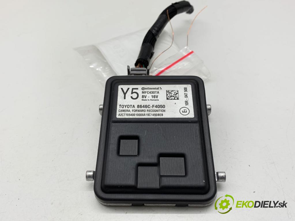 TOYOTA C-HR SUV 2020 85 kW 1.2 (NGX10_) 1197 KAMERA okna prednej 8646C-F4050